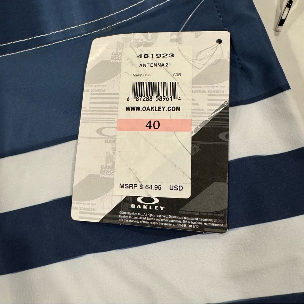 NWT OAKLEY ANTENNA 21 BOARDSHORTS - SIZE 40